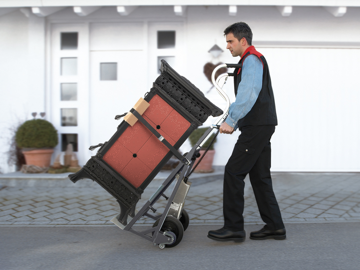 Mit der Sackkarre CargoMaster wird der neue Ofen direkt nach Hause gebracht