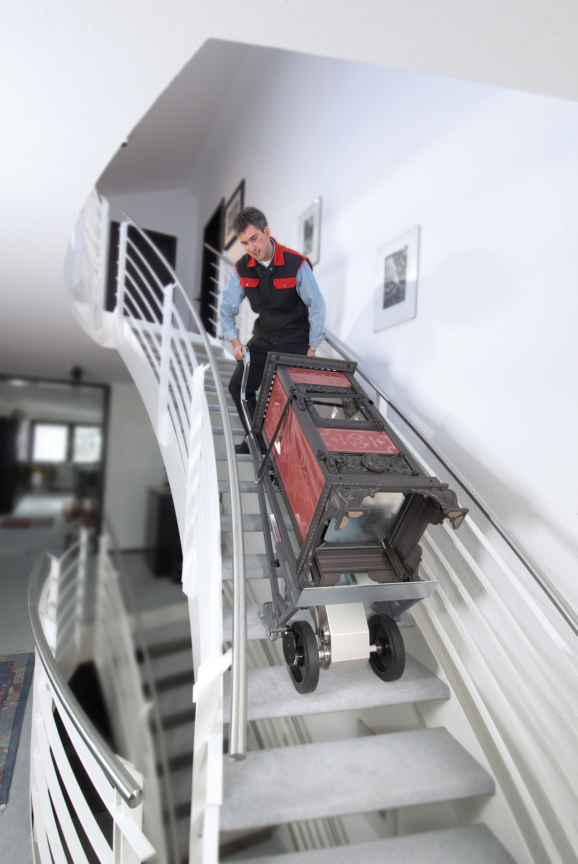 Einen Ofen mit Leichtigkeit in den oberen Stock befördern 